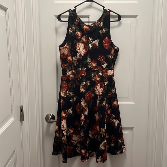 {Gilli} Beautiful, Versatile Dress - Maternity or Not! - Picture 2 of 6